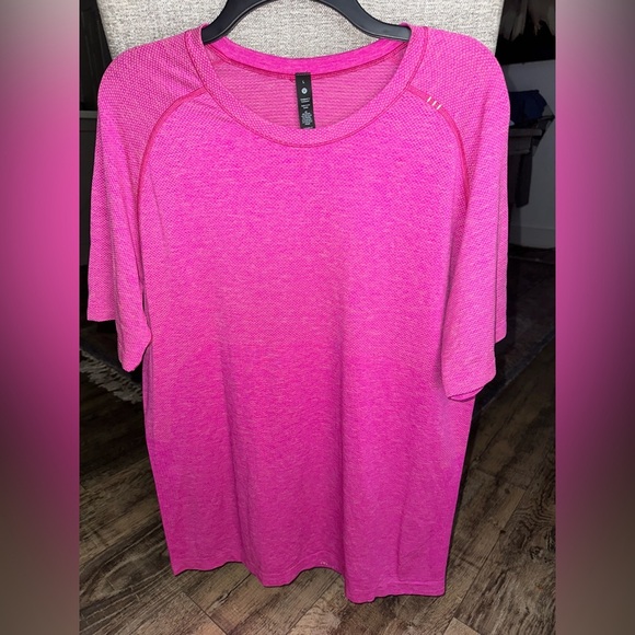 LULULEMON Metal Vent Breathe SS Top Shirt Men's L Hot Pink - Picture 1 of 6
